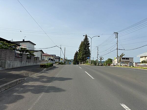 ◆接道【北側（公道）幅員8ｍ　間口38.275ｍ/東側（公道）幅員27ｍ　間口20.909ｍ/南側（私道・位置指定道路）幅員8ｍ　間口38.275ｍ】