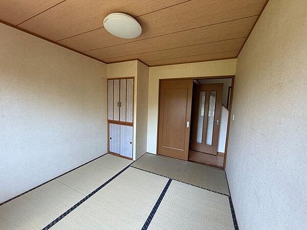 ◆1階の6帖和室は、客間やお子さまの遊び場、寝室など多目的に活用できます☆