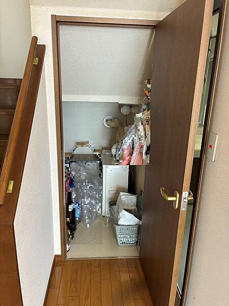 ◆階段下収納☆普段使わない物もしまっておけます♪