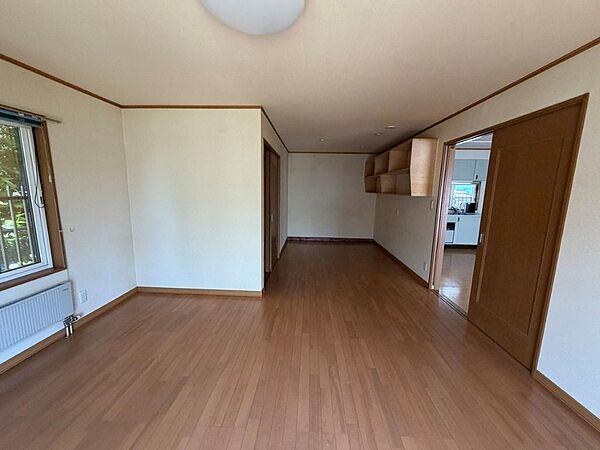 ◆16帖のゆとりある洋室は、主寝室としてはもちろん、趣味やワークスペースを兼ねたお部屋としても活用できます☆