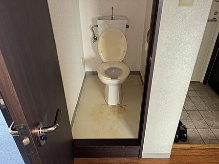 ◆玄関の近くにトイレがあるので、出かける前や帰宅してすぐに利用できますね♪