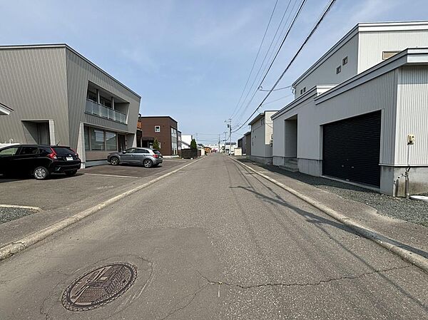 ◆前面道路8ｍ　間口15.1ｍ　車の出し入れもラクラク♪