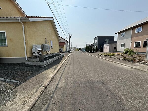 ◆前面道路は歩道も整備され、小さなお子様にも安心ですね♪
