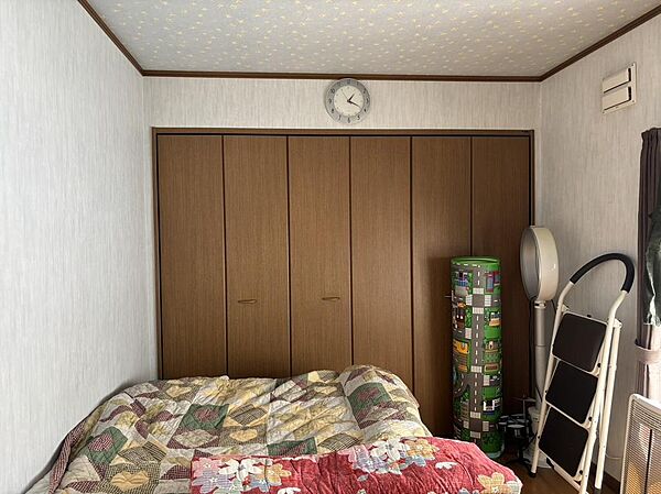 ◆６帖の洋室！玄関ホールからリビングを通らず部屋に入ることができます☆