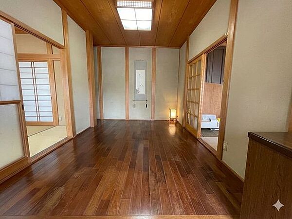 玄関（一部、不要物消去の加工をしております。）