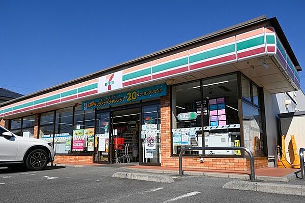 セブン-イレブン 新白岡駅西口店★新白岡駅西口から徒歩3分★駐車場完備。24時間営業で、忙しい主婦の方々にも時間を気にせず利用できます。さらに、宅配便ロッカーも設置されているため、荷物の受け取…