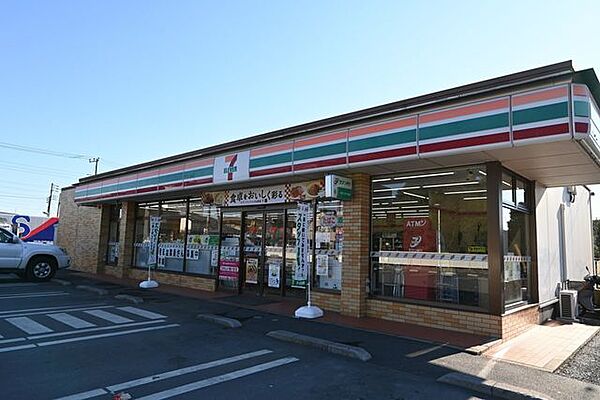 セブン-イレブン 岩槻鹿室店★駐車場完備★24時間営業。タバコやアルコール飲料の取り扱いもあります。ほかにも様々なサービスを提供しています。 1770m