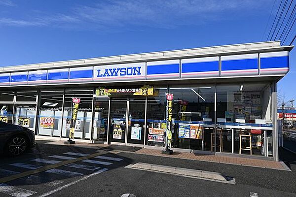 ローソン 白岡西七丁目店★駐車場は21台分完備★店内では、ATM、酒、タバコの取り扱いがあり、電子マネーやスマホ決済など各種キャッシュレス決済にも対応しています。 630m