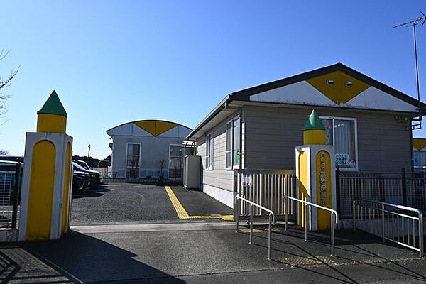 高岩保育園★丈夫な体と優しい心を育むことを目指しています★公立の認可保育所です。周囲を田んぼに囲まれた自然豊かな環境で、子どもたちは四季折々の自然に触れながら、のびのびと過ごしています。 1120m