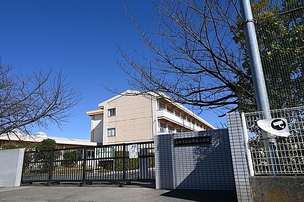 白岡市立白岡東小学校★「ひらめき」「がんばり」「しんせつ」を掲げる★知・徳・体のバランスのとれた児童の育成を目指しています。 1030m