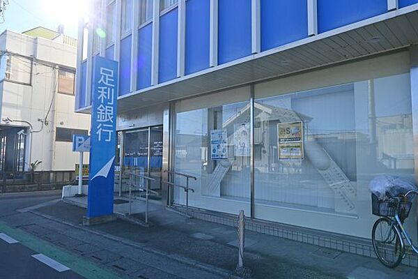 足利銀行 白岡支店★白岡駅から徒歩約1分★ATMでは通帳繰越や視覚障害者対応、宝くじの購入など、多彩なサービスを提供しています。 280m