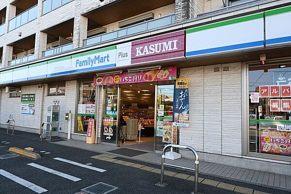 ファミリーマート プラスカスミ白岡駅西口店★白岡駅西口から徒歩約1分★有料の17台分の駐車スペースを完備しています。ファミリーマートとスーパーマーケットとの一体型店舗で地域のお客さまも、ご利用…