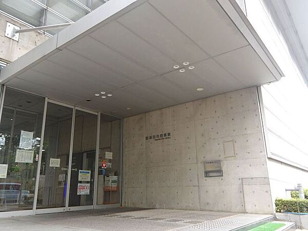 蓮田図書館 910m