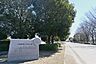 周辺：白岡市総合運動公園★春には桜、秋には紅葉が美しい★様々な運動施設を備え、家族でスポーツやレクリエーションを楽しめる公園です。アスレチック広場や和風庭園もあり、お子様の遊び場や家族の憩いの場 1870m
