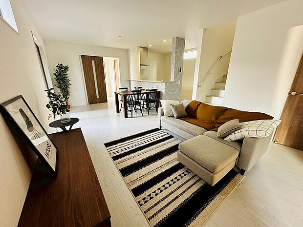 人気のリビング階段採用してます