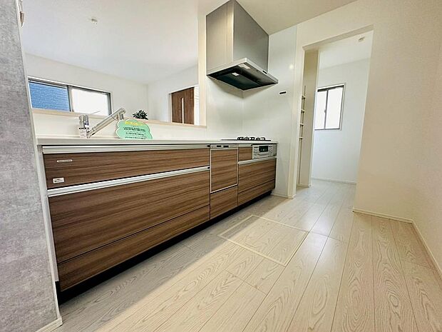 キッチンスペースが冷蔵庫を置いても動線を確保できます