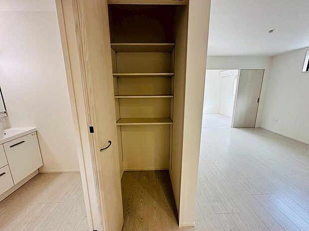 キッチン横にはパントリー