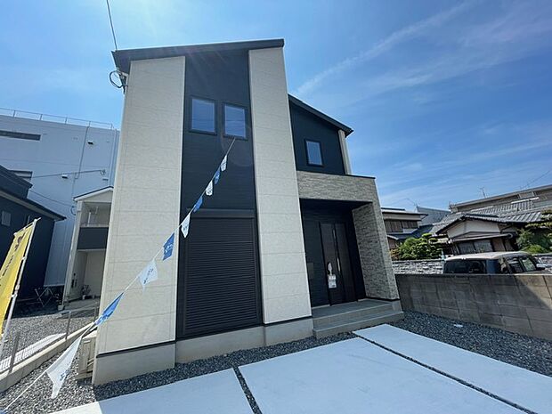 モノトーンの格好のよい外観です