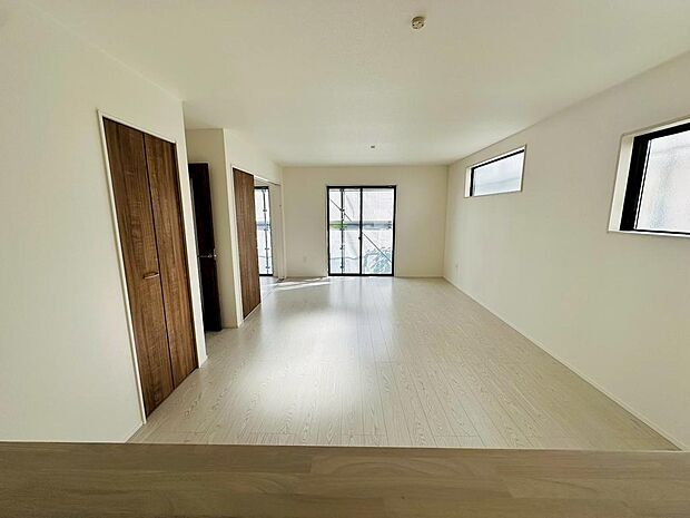 キッチンからリビング全体を見渡せます