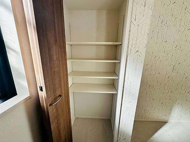 可動棚付きパントリー