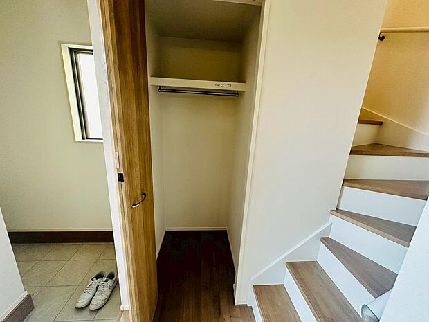 玄関収納♪廊下や室内などたくさん収納があります