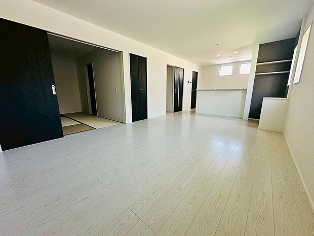 キッチンからリビング全体を見渡せます