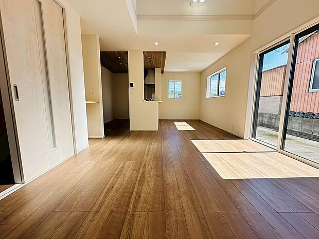 キッチンからリビング全体を見渡せます