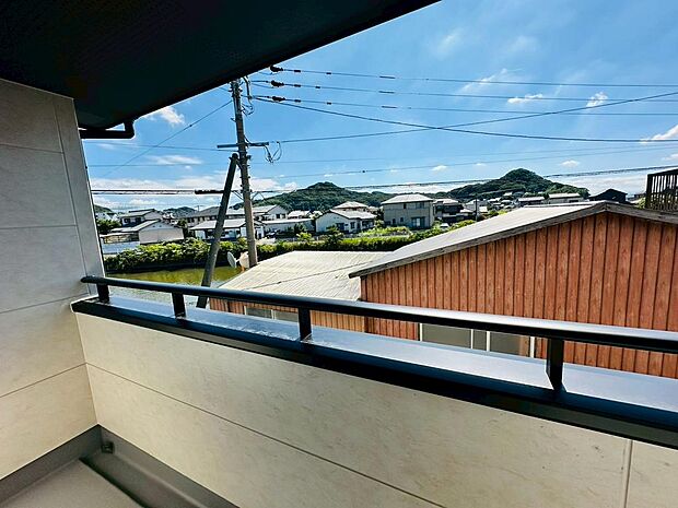 子供部屋にも日当たりの良いバルコニー