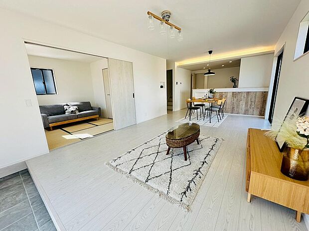 リビング１８．５帖と広々使えます