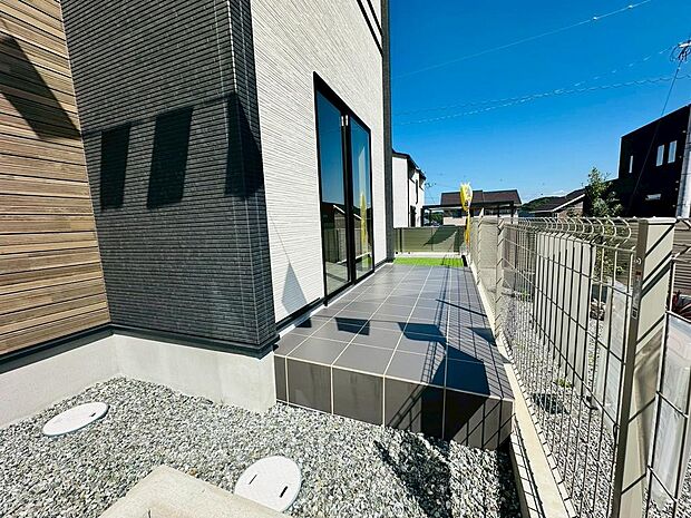 リビング側に土間タイル