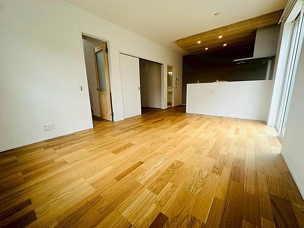 人気のリビング階段採用リビングで家族の会話も増えます