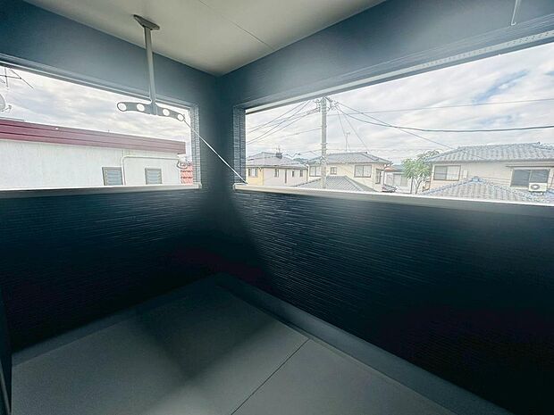 日当たりの良いインナーバルコニー