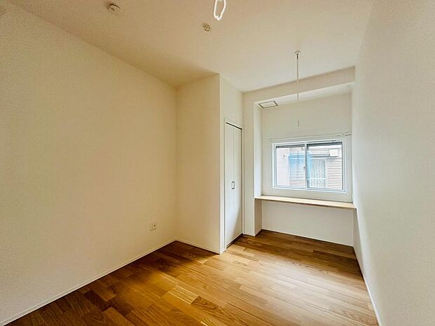 リビング横にはランドリールームとしても活用できる4.5帖洋室