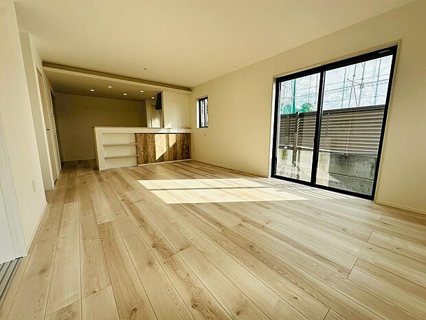 日当たりもよく広々使えるリビング