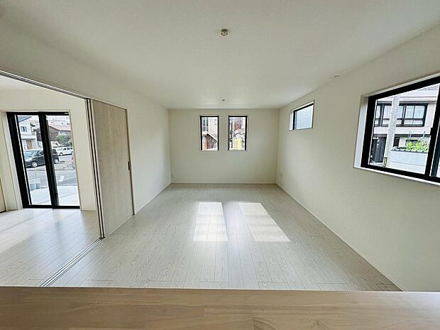 キッチンからリビング全体を見渡せます