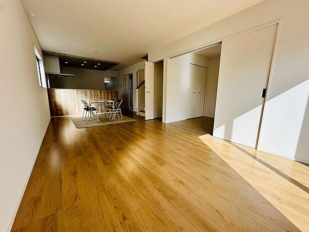 人気のリビング階段採用で自然と家族の会話が増えます