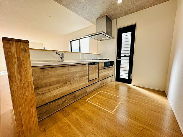 勝手口があるので、ゴミ出しにも便利です