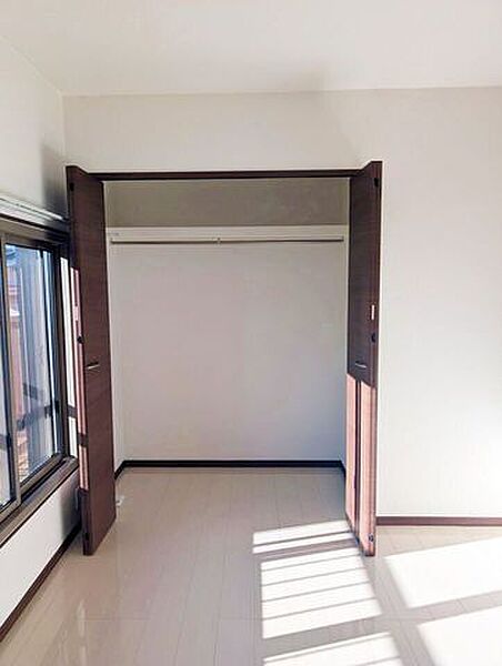 7．5帖洋室収納・奥行きのあるクローゼットで衣類をすっきり収納。居室を広く使える実用的な設計です。