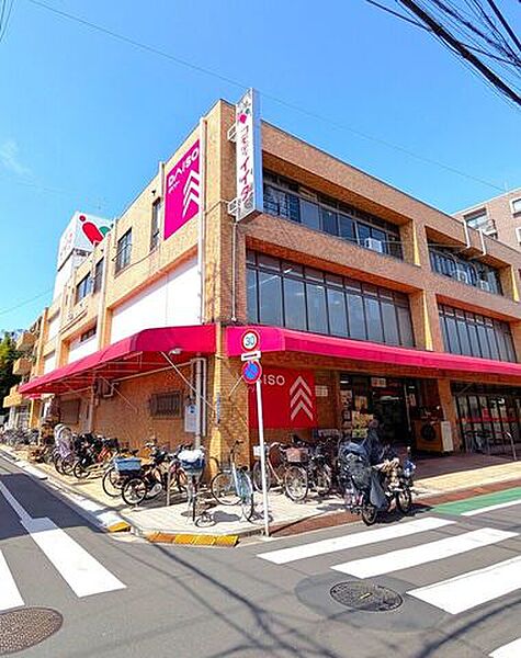 コモディイイダ・ダイソー 東新町店地域に密着したスーパー「コモディイイダ」。品揃え豊富で、日々の買い物に便利。建物内にはダイソーも併設されており利便性◎ 440m