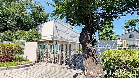 板橋区立中台小学校 390m