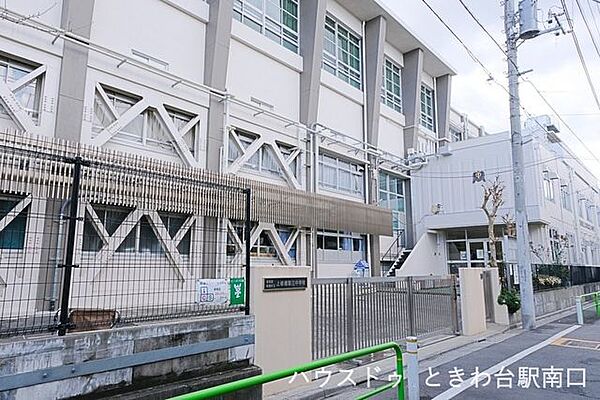 板橋区立上板橋第三中学校 1040m