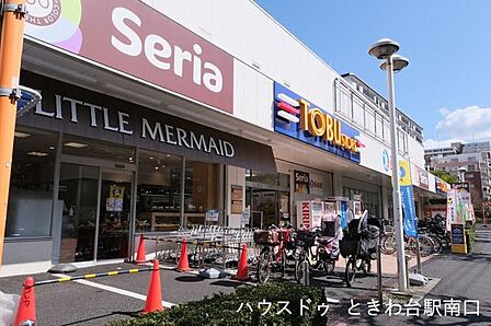 東武ストア 前野町店生鮮食品から日用品まで揃う便利なスーパー。2024年に売場がリニューアルされました。専門店としてベーカリー(リトルマーメイド)、100円ショップ(セリア)、ベビー・子供用品(西…