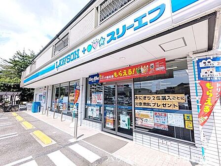 ローソン・スリーエフ　徳丸三丁目店ローソンとスリーエフがコラボした店舗です。通常のコンビニ商品に加え、スリーエフならではのこだわりの商品を幅広くラインナップ。24時間営業で、地域の皆様の暮らしを快…