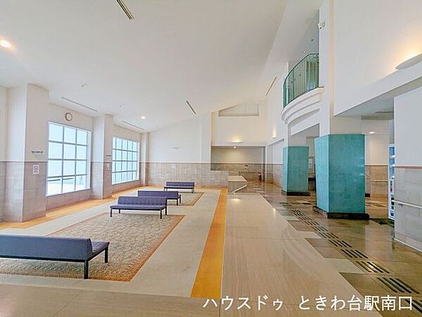 ロビーの先に広がる共用スペース
