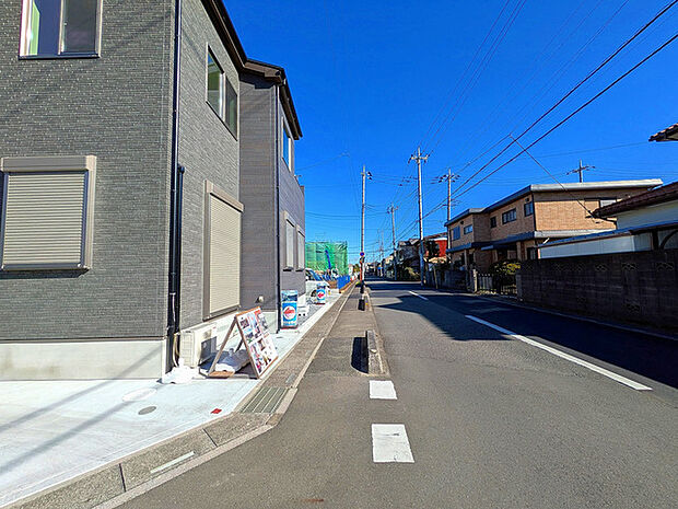 前面道路を含む現地写真 