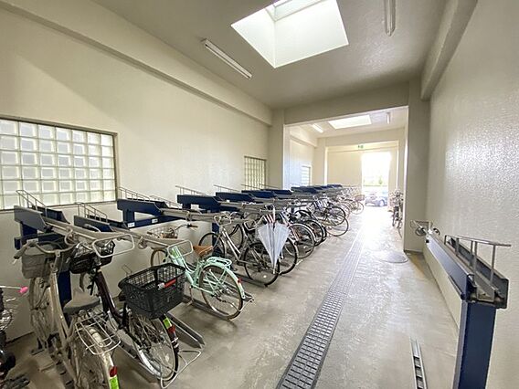 駐輪場 