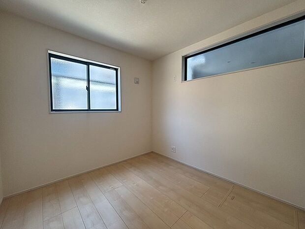 無駄を削ぎ落としたシンプルな空間が、住まう人の個性を引き立て、心穏やかなひとときを演出します。
