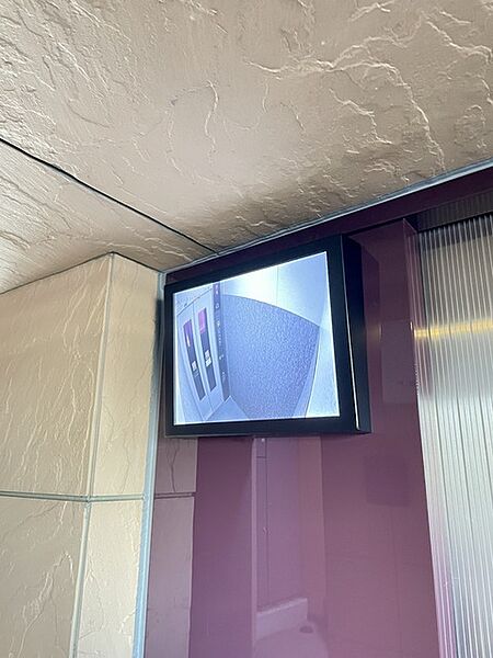 エレベーター エレベーター内が確認できる画面がロビーにあり、防犯上も安心できます。