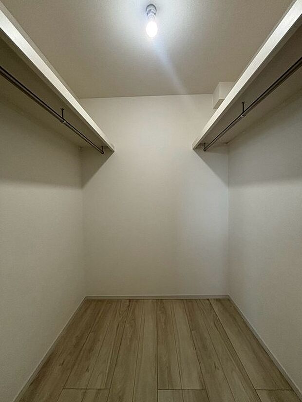 無駄を削ぎ落としたシンプルな空間が、日々の暮らしに心地よい整頓とゆとりをもたらしてくれます。
