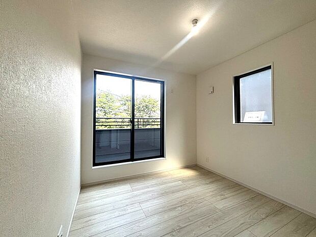 余計な装飾を削ぎ落としたシンプルな空間が、住まう人の暮らしに静かな安らぎをもたらします。